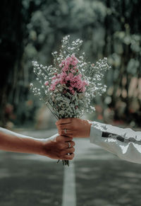 Man and woman holding bouquet