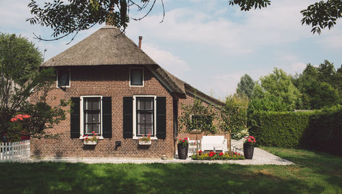 Exterior of house against sky