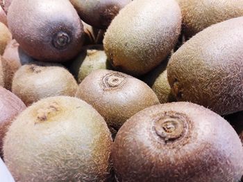 Full frame shot of kiwis for sale in market