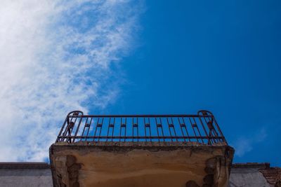 Low angle view of building balcony against blue sky