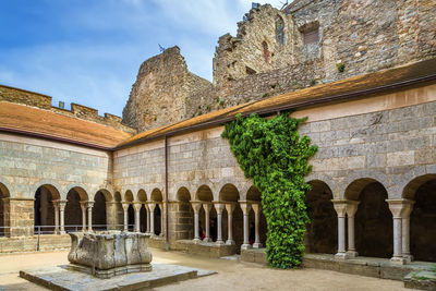 Sant pere de rodes is a former benedictine monastery in the north east of catalonia, spain. cloister