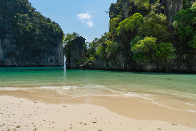 White beach and blue sea of koh hong, krabi, thailand in summer