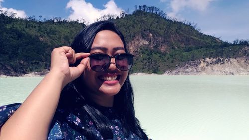 Portrait of young woman wearing sunglasses