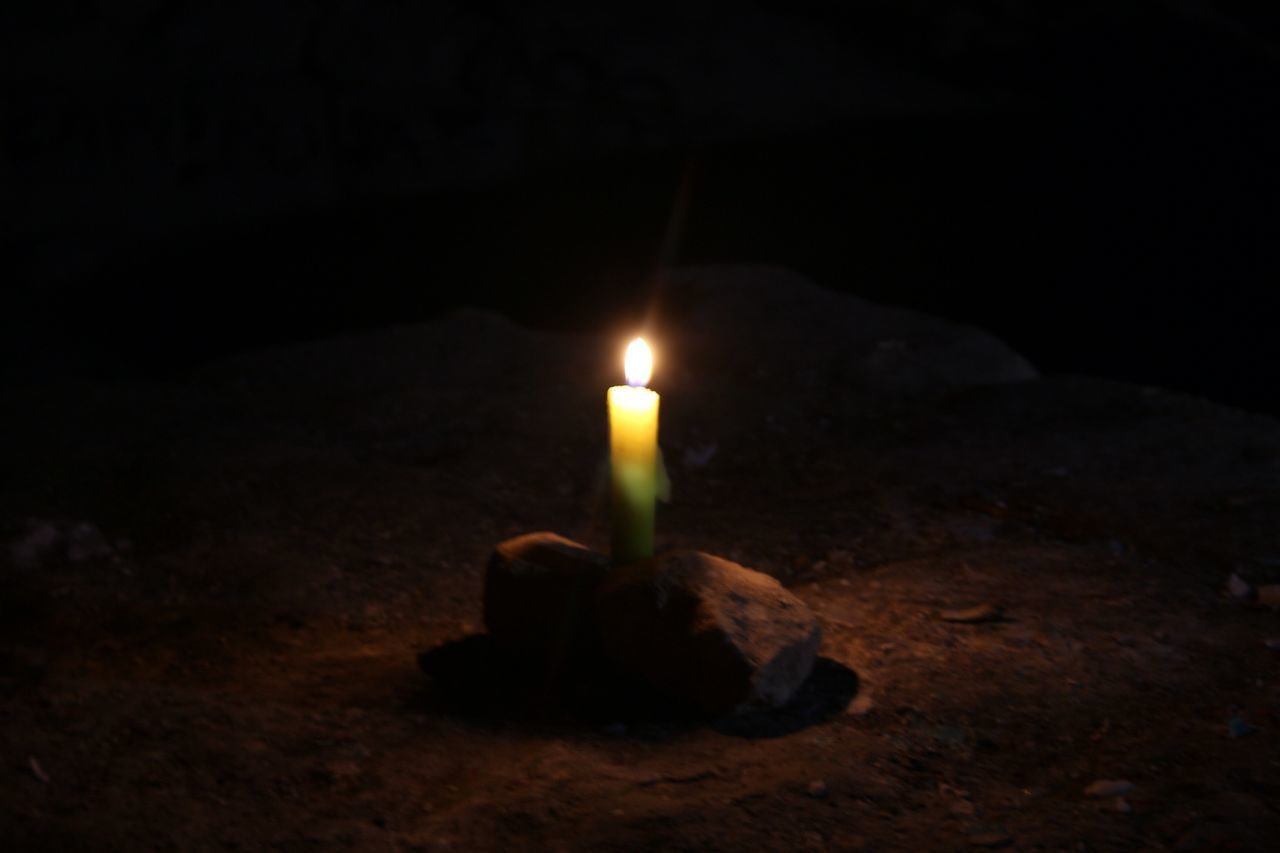 burning, flame, fire - natural phenomenon, night, illuminated, heat - temperature, glowing, candle, lit, close-up, copy space, dark, fire, black background, studio shot, lighting equipment, light - natural phenomenon, indoors, no people, darkroom