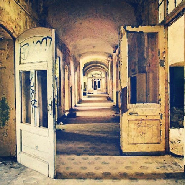 indoors, the way forward, architecture, built structure, corridor, diminishing perspective, arch, empty, architectural column, in a row, ceiling, old, vanishing point, narrow, history, absence, building, column, archway, colonnade