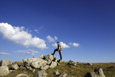 Ein wanderer am feldberg im schwarzwald
