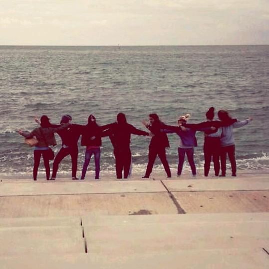 water, sea, horizon over water, men, leisure activity, person, beach, lifestyles, tranquility, tranquil scene, nature, scenics, togetherness, pier, vacations, beauty in nature, relaxation, sky, standing