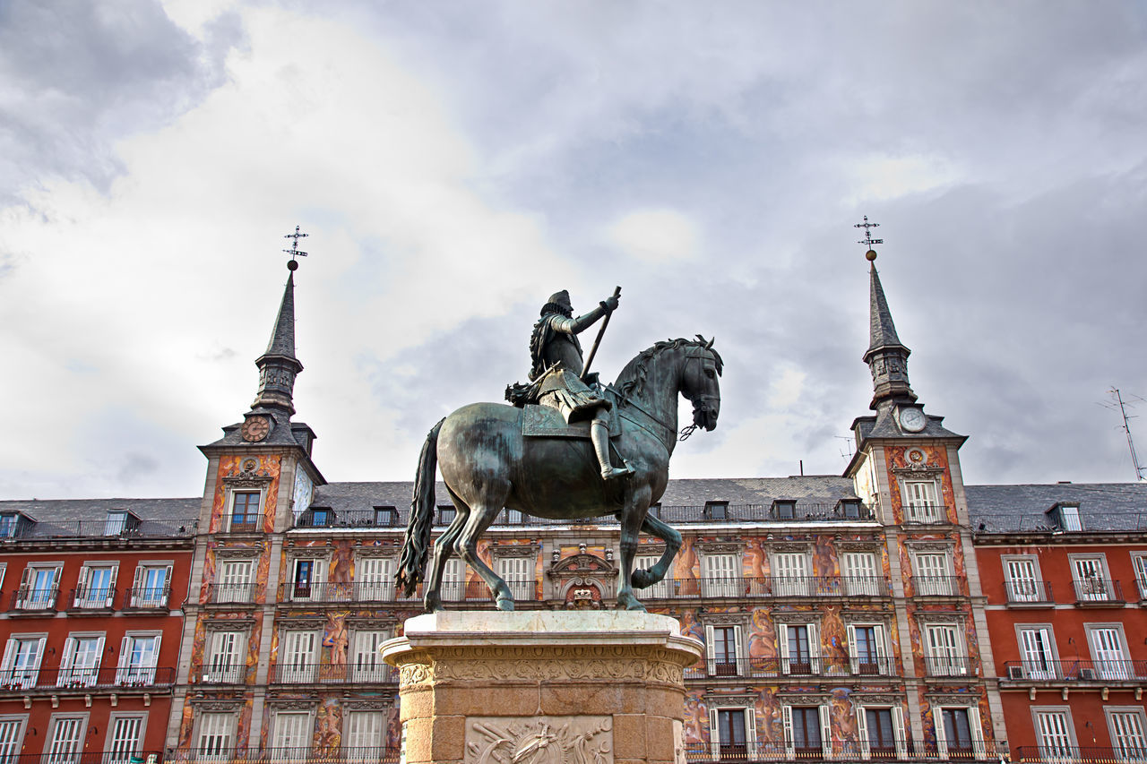 STATUE OF A BUILDING