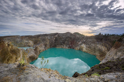 Vertige in kelimutu. flores, indonesia.