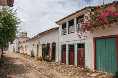 Overview of cobblestone street with old houses under cloudy sky in paraty, southwestern brazil