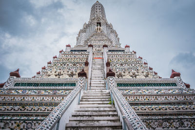 Wat arun ratchavararam, river side temple with a landmark spire. buddhist temple in bangkok.