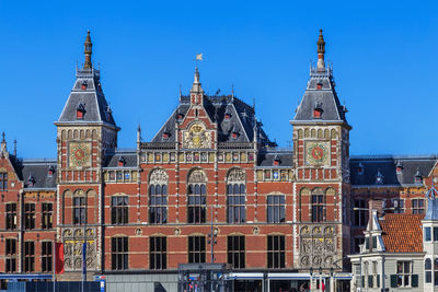Amsterdam stock exchange, right, is the oldest stock exchange in the world. netherlands