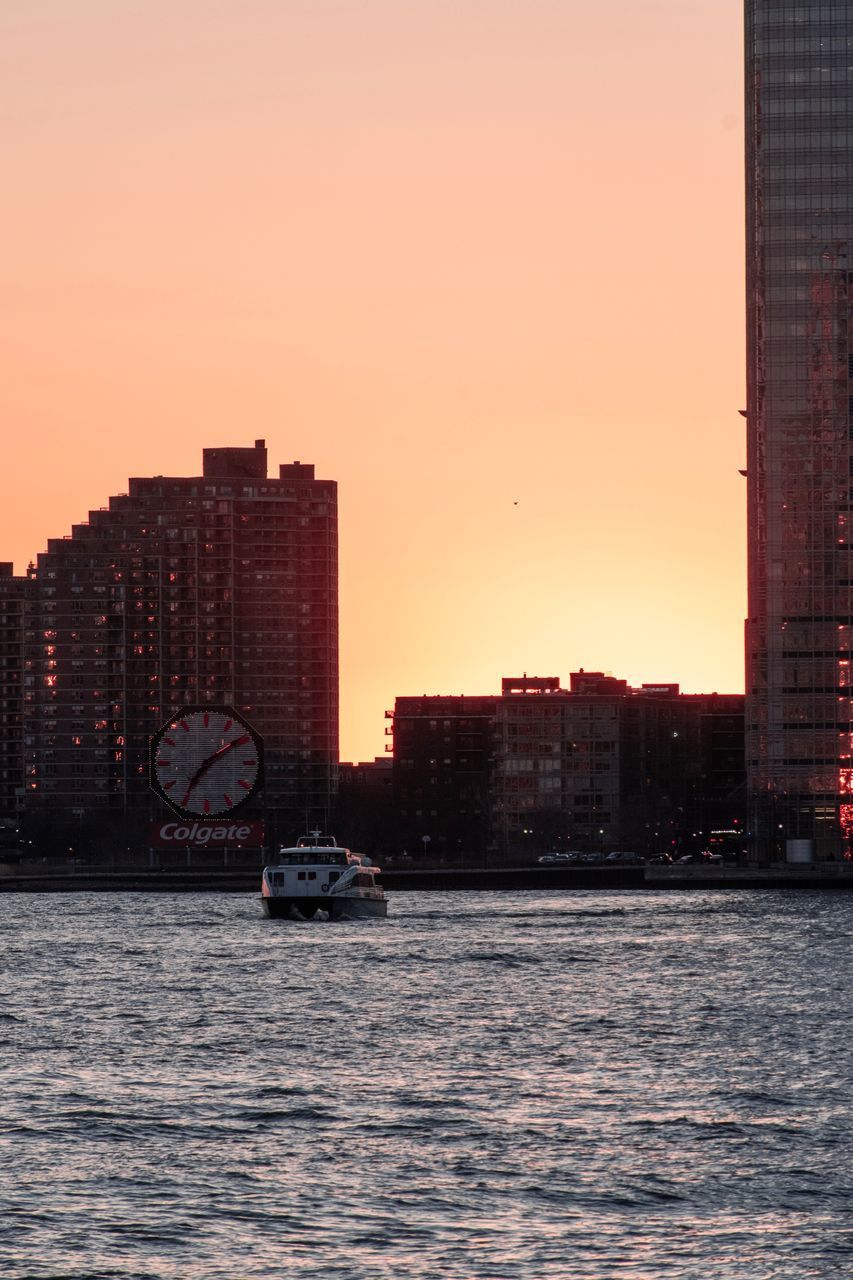 VIEW OF BUILDINGS IN CITY AT WATERFRONT