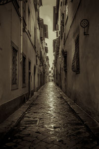 Narrow alley in city