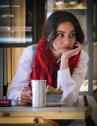 Portrait of young woman eating