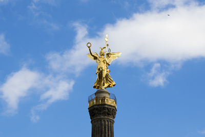 The victory column is a monument in berlin