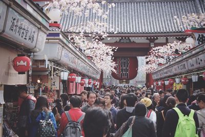 Crowd on footpath against kaminarimon