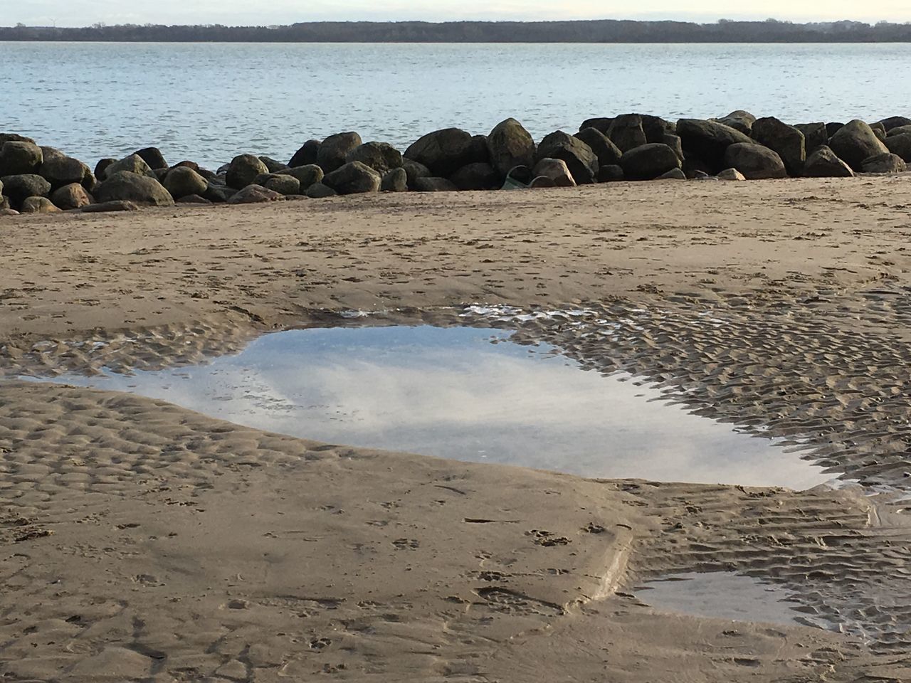 ROCKS ON SHORE BY SEA