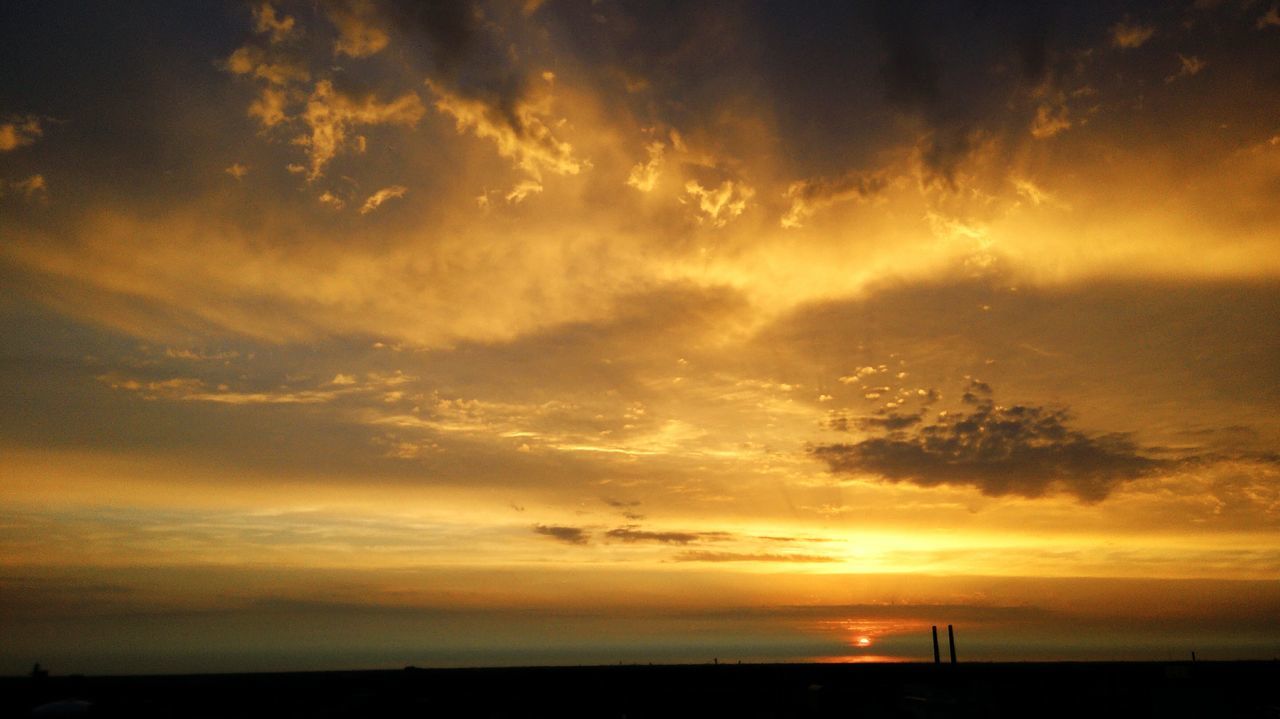 sunset, scenics, sky, orange color, beauty in nature, tranquil scene, tranquility, silhouette, cloud - sky, idyllic, sun, nature, dramatic sky, horizon over water, sea, cloud, cloudy, moody sky, atmospheric mood, majestic