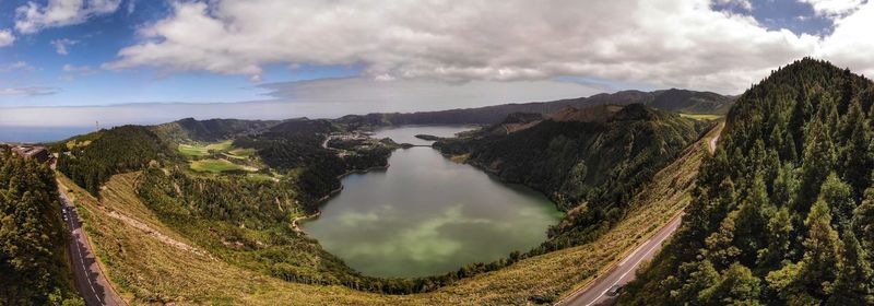 Panoramic view of lake and mountains against sky