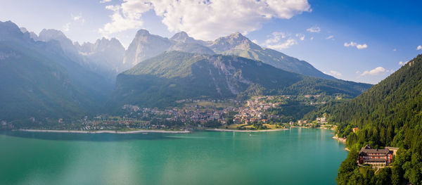 Panoramic view of lake and mountains against sky