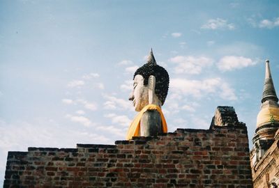Statue against sky