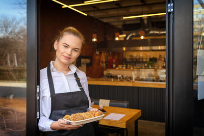 Portrait of a smiling young woman in restaurant