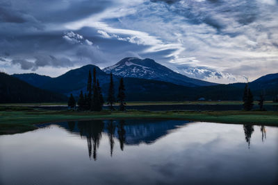 Sparks lake, part of cascade lakes near bend oregon with cascade mountains early morning blue hour.