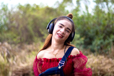 Portrait of a smiling young woman