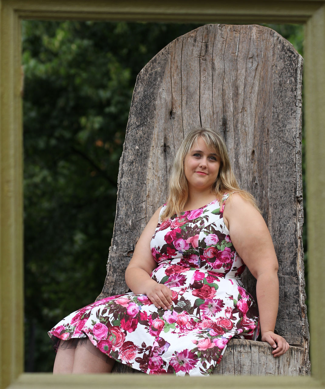 YOUNG WOMAN LOOKING AWAY WHILE STANDING ON TABLE