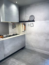 Illuminated electric lamp