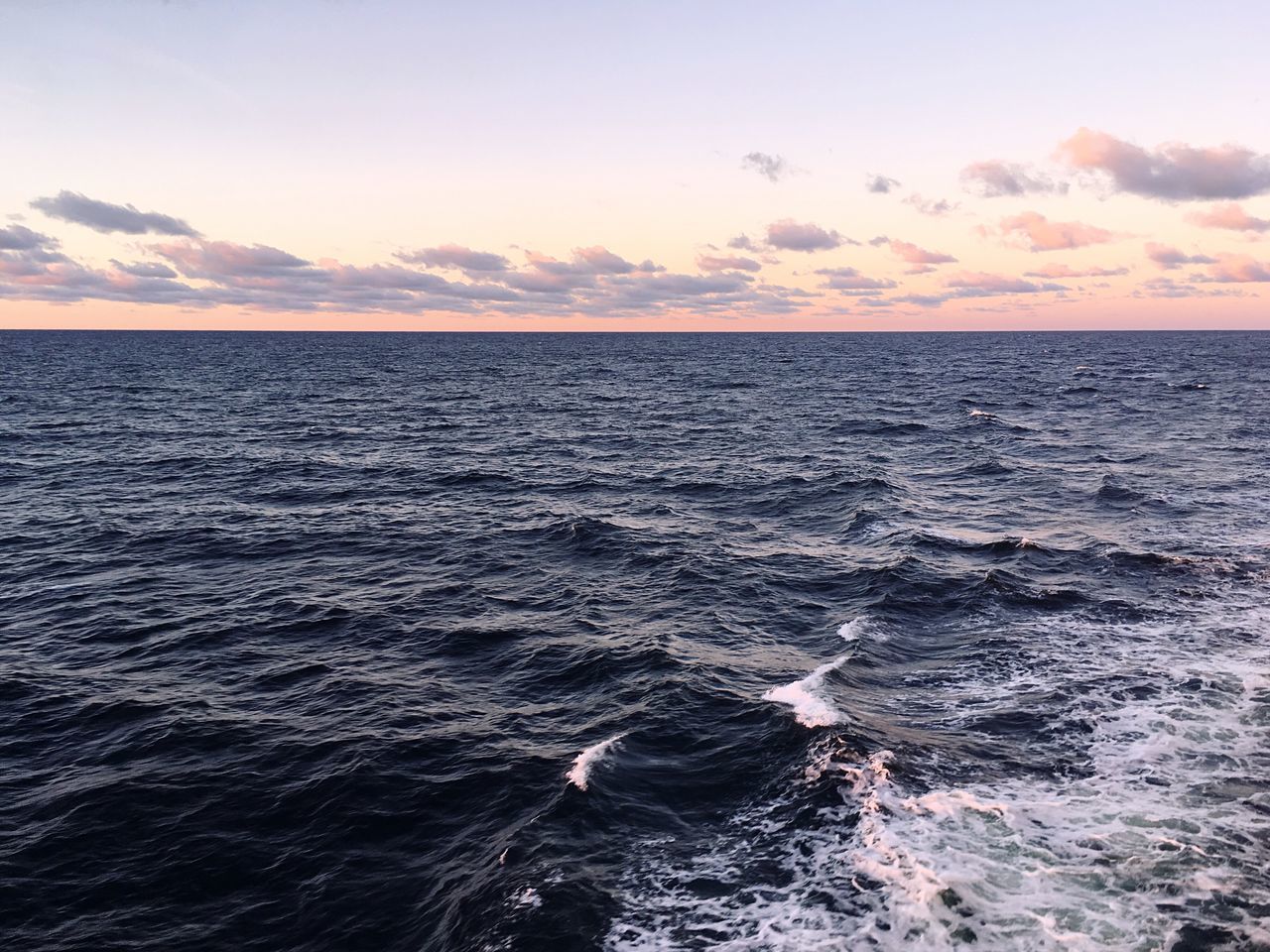 SCENIC VIEW OF SEA AGAINST SUNSET SKY