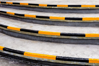 Yellow and black stripes, safety symbols at the edge of the stairs