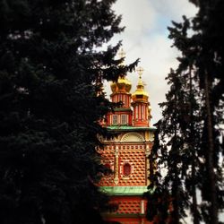 Building with trees in background