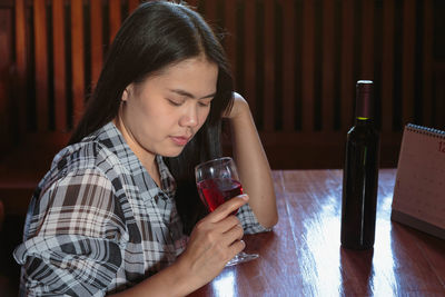 Close-up of young woman drinking glass