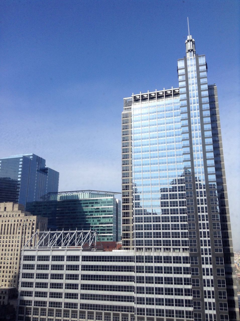 building exterior, architecture, built structure, skyscraper, modern, city, clear sky, tall - high, office building, low angle view, tower, blue, building, development, copy space, tall, day, glass - material, sky, financial district