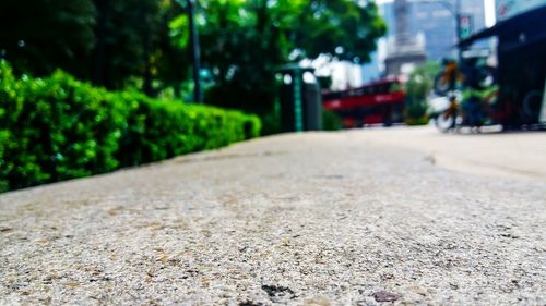 Surface level of footpath by road in city