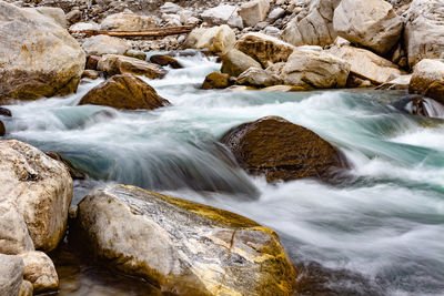 Long exposure shot of pinder river in motion on the way to the pindari glacier in october 2018.