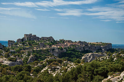 Panoramic view of the village and ruins of the baux-de-provence castle on top of cliff, france