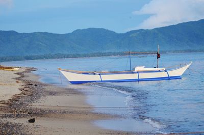 Scenic view of sea against mountains