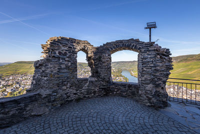 Old ruin building against sky