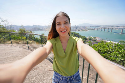 Brazilian woman with the terceira ponte bridge that unites the city of vila velha to vitoria, brazil