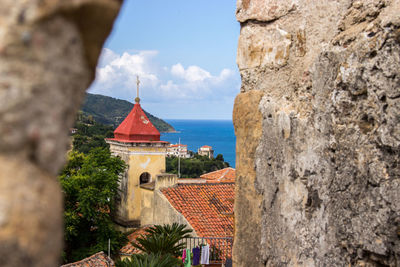 Panoramic view of sea and buildings against sky