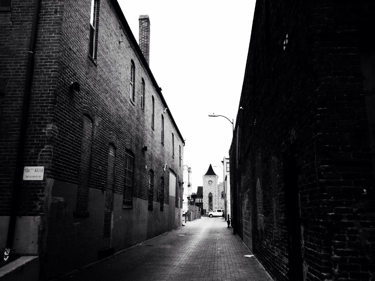 architecture, building exterior, built structure, the way forward, diminishing perspective, street, clear sky, alley, building, vanishing point, city, residential structure, residential building, narrow, road, day, sky, outdoors, transportation, incidental people