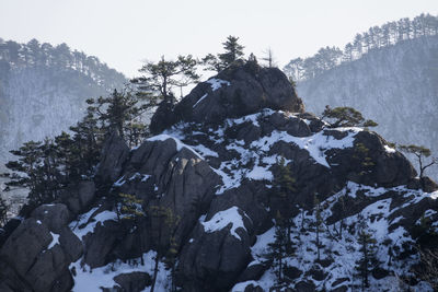 Mountains at seoraksan national park during winter