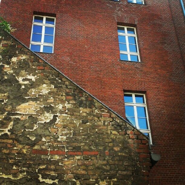 architecture, building exterior, built structure, window, brick wall, low angle view, residential structure, residential building, building, full frame, wall - building feature, house, old, wall, day, outdoors, no people, brick, backgrounds, weathered