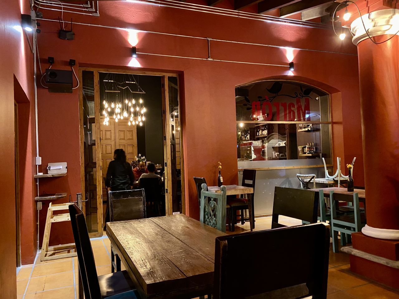 GROUP OF PEOPLE IN RESTAURANT AT NIGHT