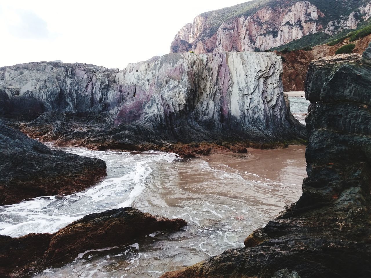 ROCK FORMATIONS IN SEA