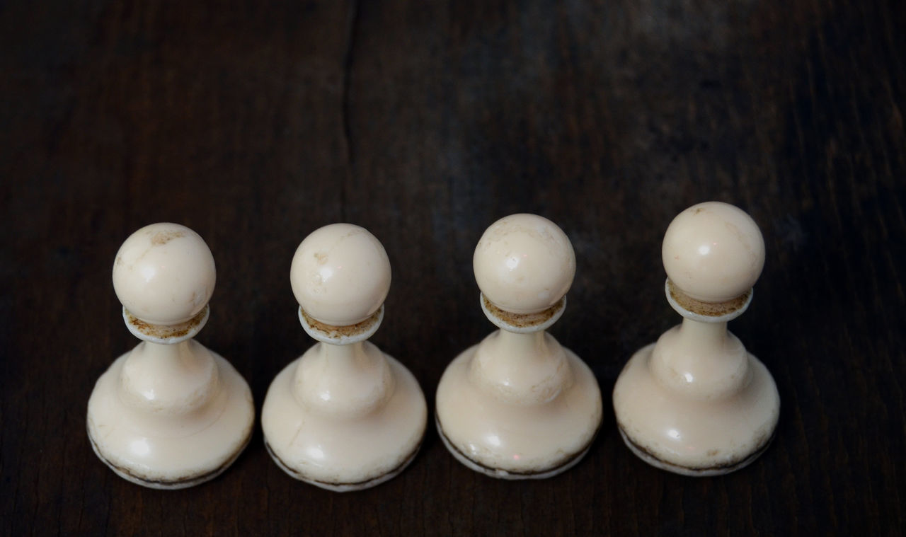 CLOSE-UP OF WHITE TABLE