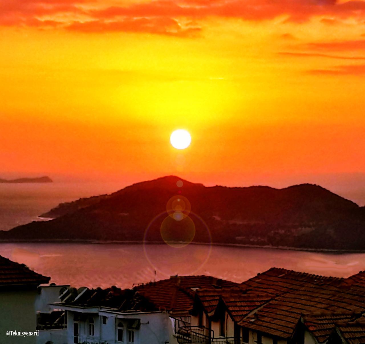 SCENIC VIEW OF DRAMATIC SKY OVER SEA